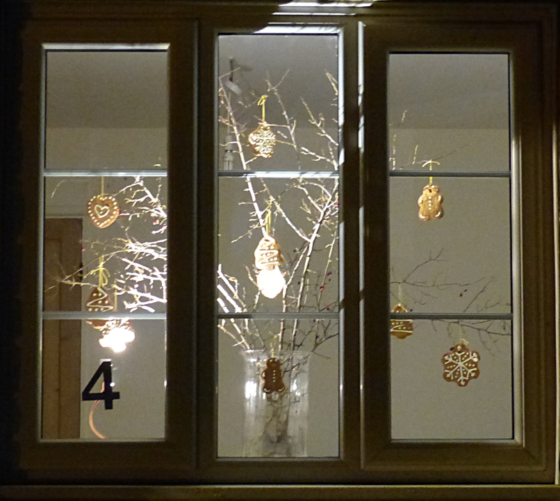 Advent window4